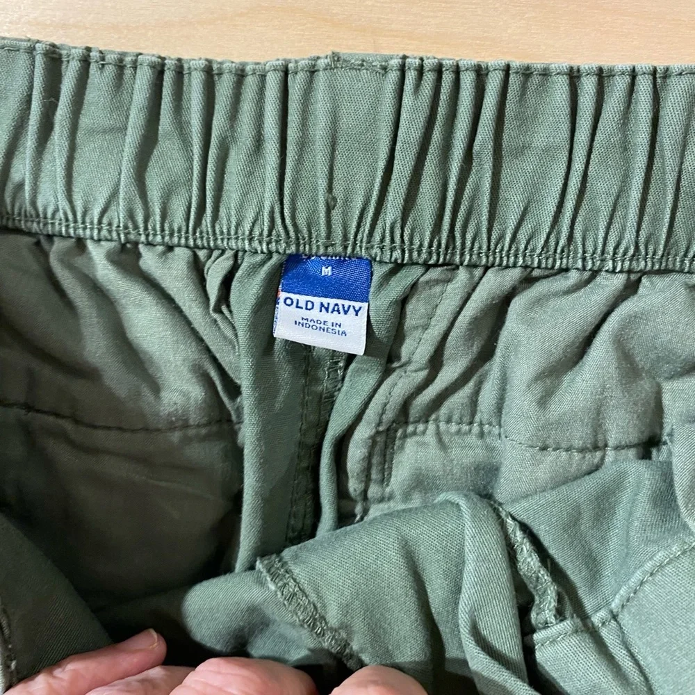 Old Navy Olive Chino Shorts Medium (OQ)